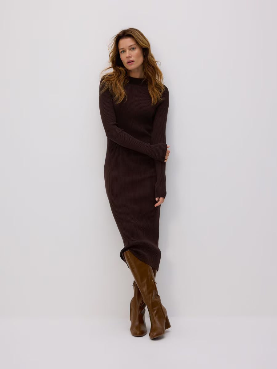 Rippstrickkleid aus Viskose in Dunkelbraun